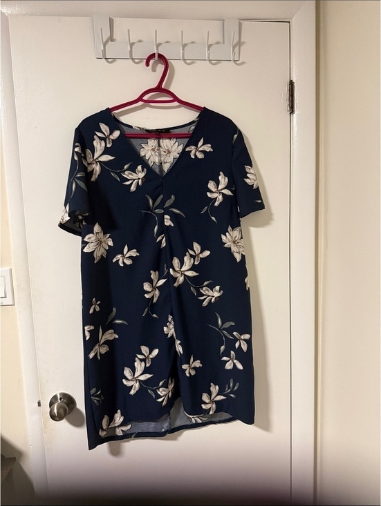 Dynamite Dresses & Skirts - Dynamite Navy Floral Midi Dress with Cream Flowers